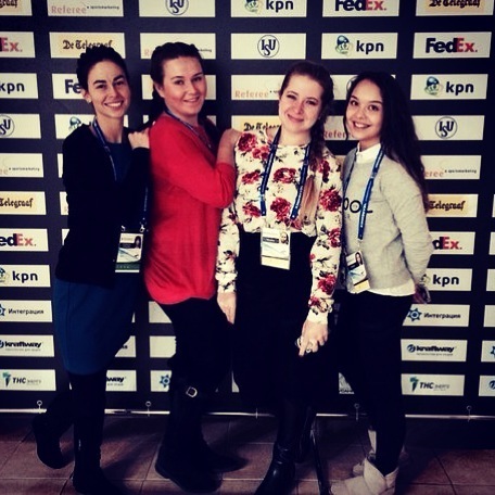 языковой центр "i Like" (Челябинск) на чемпионате Европы по конькобежному спорту. Челябинск 2015